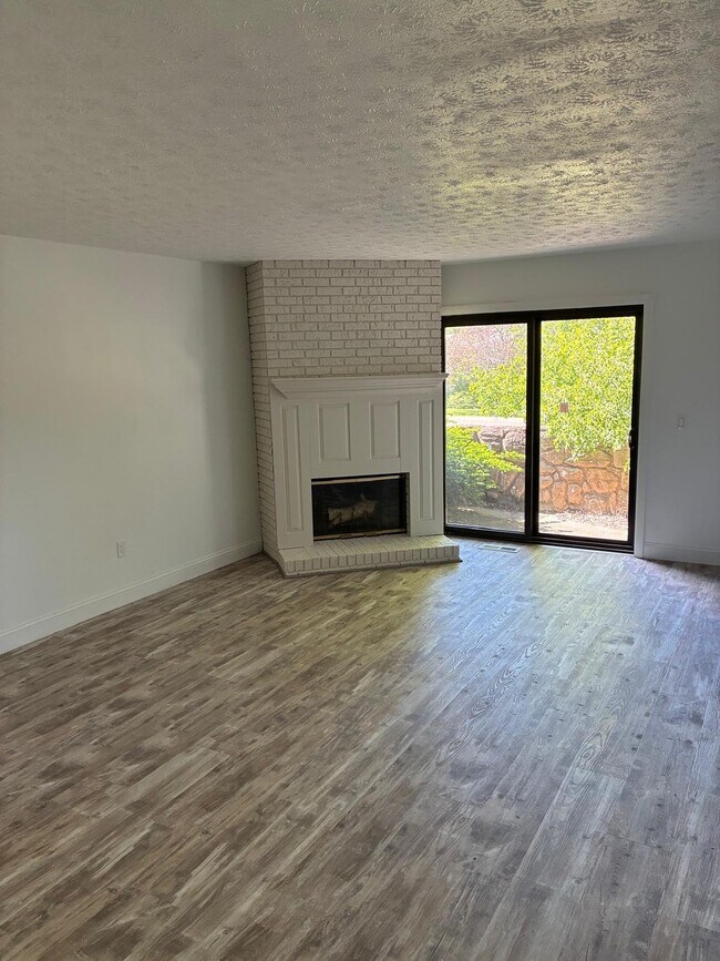 Building Photo - 3421 Burrwood Dr
