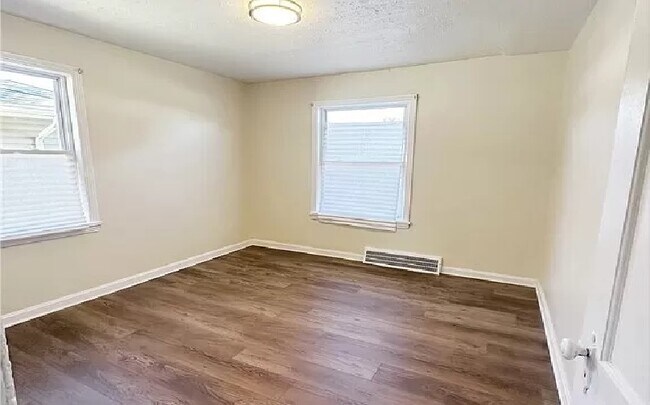 Building Photo - 4016 Victory Blvd