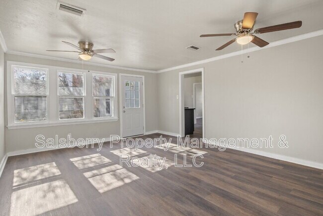 Building Photo - 320 NE 31st St