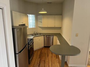 Building Photo - 3 bedroom in Chicago IL 60622