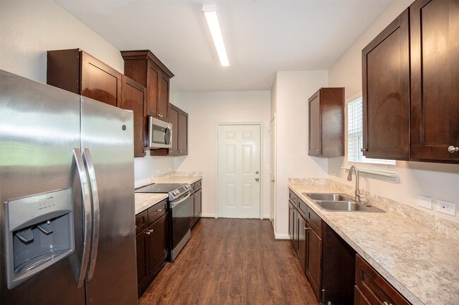 Building Photo - 2016 H Ave