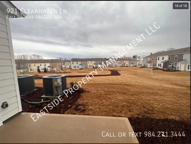 Building Photo - 921 Clearhaven Ln