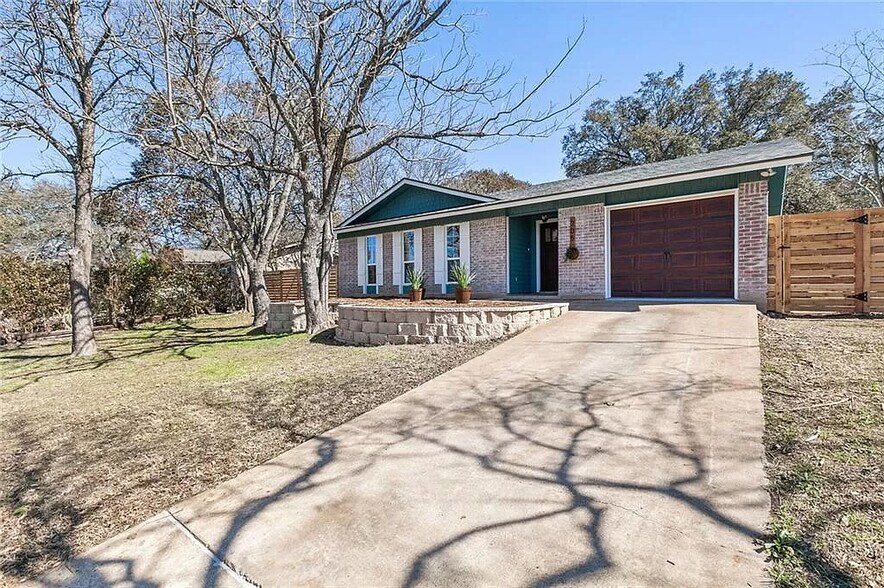 Building Photo - 205 Scenic Dr