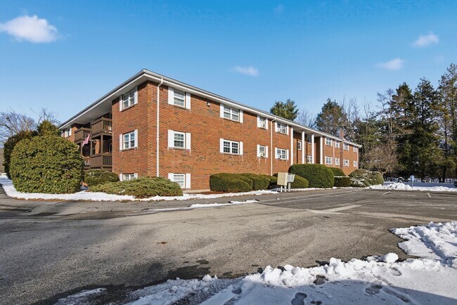 Building Photo - 39 Pleasant St