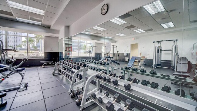 Building Photo - 1200 Brickell Bay Dr