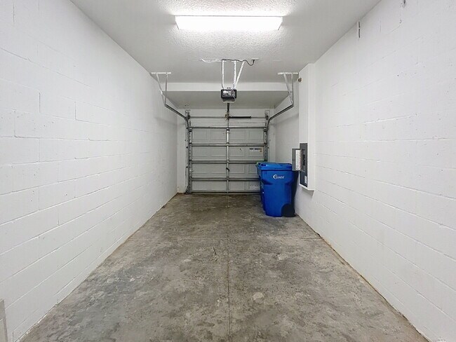 Building Photo - 23213 Willow Glen Way