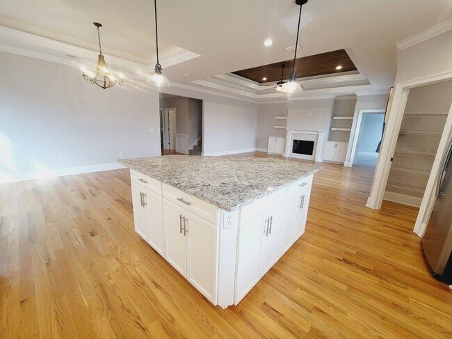 Building Photo - 2385 Sweet Valley Hts