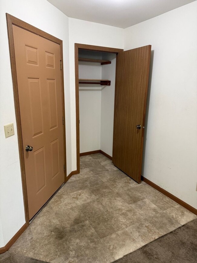 Building Photo - 510/512 Pheasant Drive