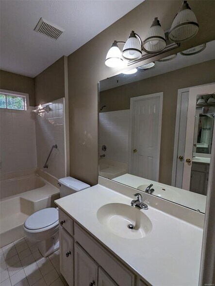 Building Photo - 557 Forest Ridge Ct