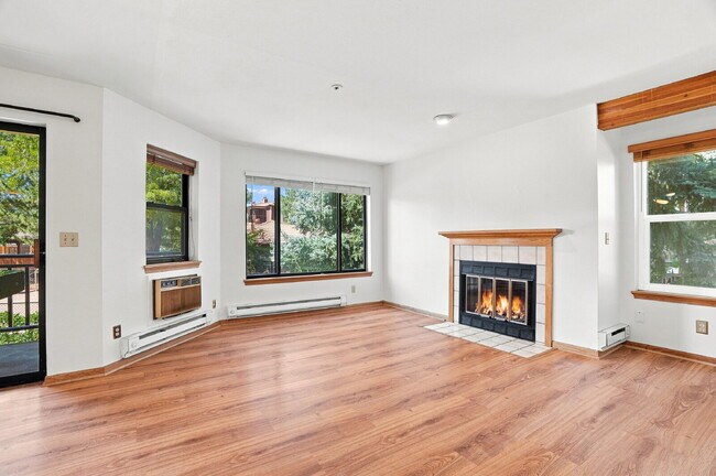 Building Photo - $2,340.95, 2 Bed 2 Bath Condo in Boulder with In Unit Laundry!