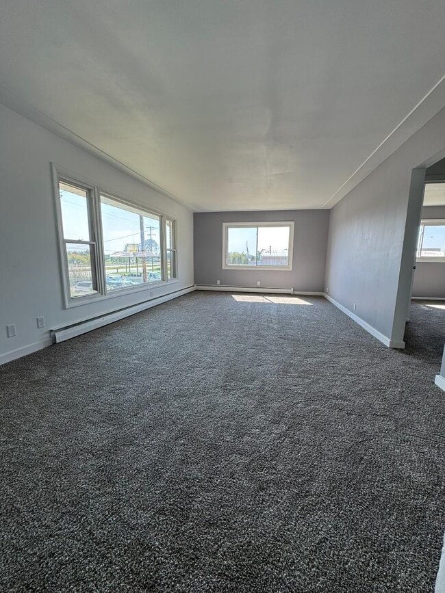 Building Photo - 6451 Alpine Ave NW