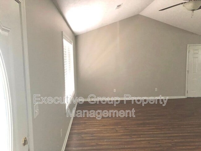 Building Photo - 275 Oxmoor Dr