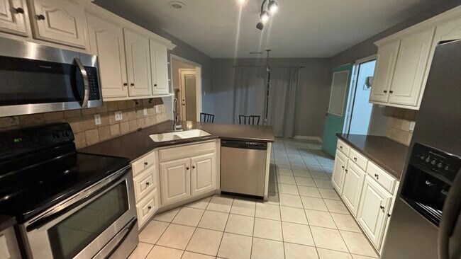Kitchen - 13 Elk Horn Ln
