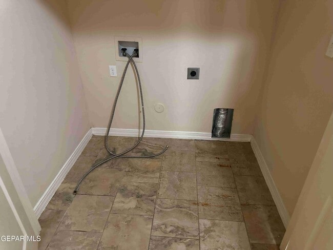 Building Photo - 14712 Far View Ct