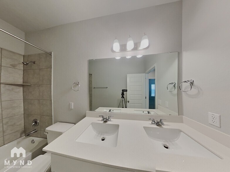 Building Photo - 705 Hays Hill Dr