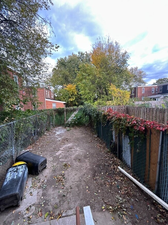 Building Photo - 1484 Louis St