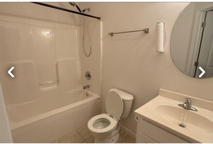 Building Photo - 2554 S Flat Rock Rd