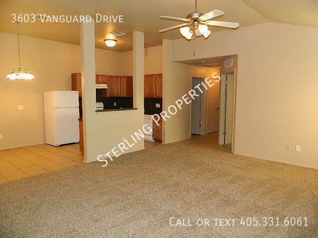 Building Photo - 3603 Vanguard Dr
