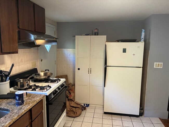 Building Photo - HUGE 4 BED 3 BATH CLOSE TO CAMPUS!! OAKLAND RENTAL 5/1!
