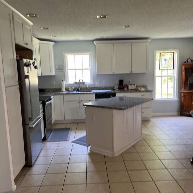 Building Photo - 3 bedroom in Magnolia Park
