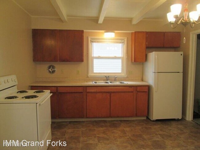Building Photo - 1624 S 14th St