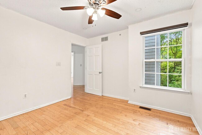 Building Photo - 63 Prestwick Way
