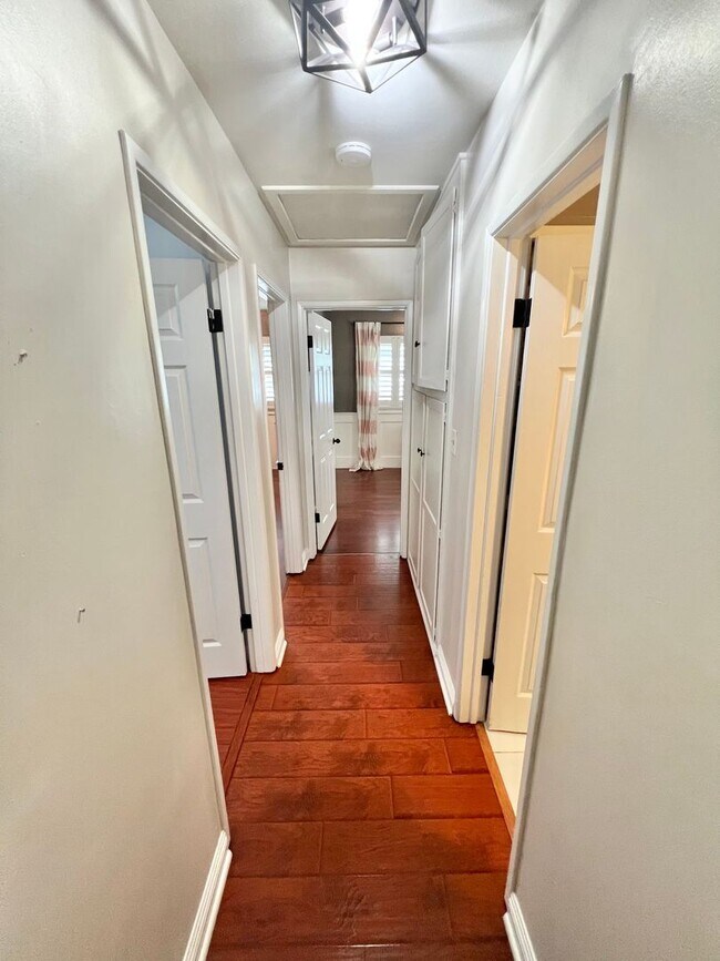 Building Photo - Spacious Remodeled Home Near El Dorado Park