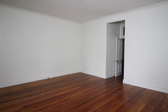 Building Photo - 1513 Bolton St