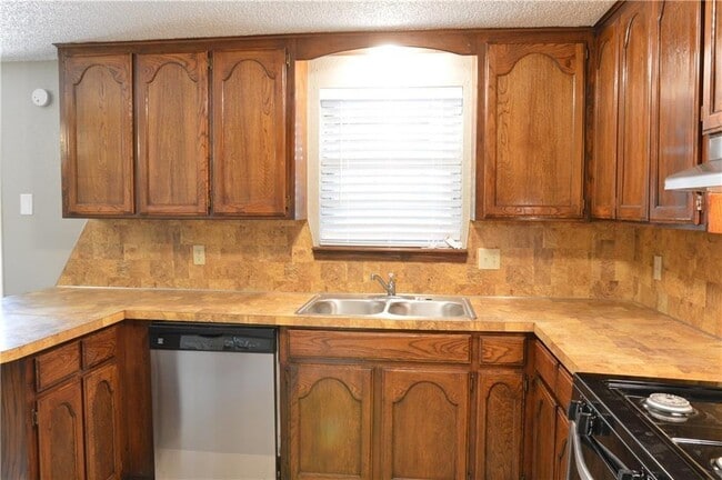 Building Photo - 1054 Cumberland Mansion