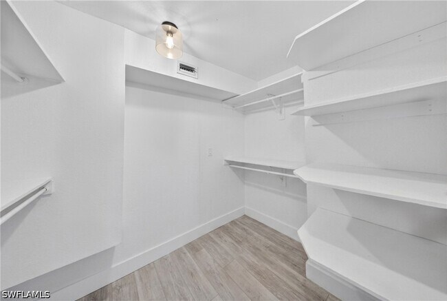 Building Photo - 5191 Coral Wood Dr