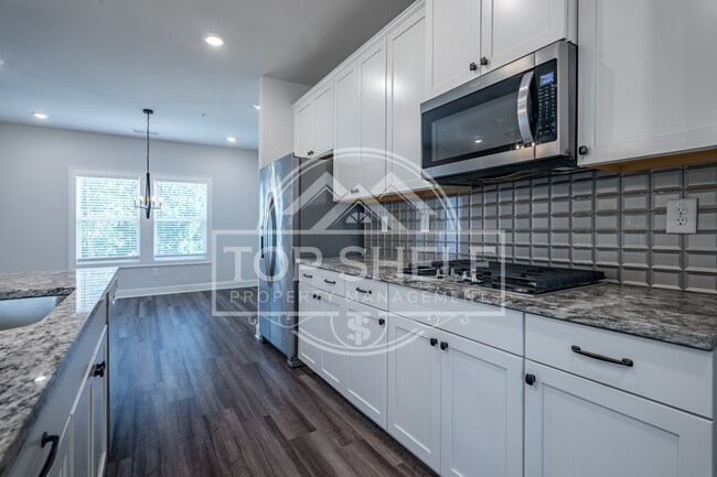 Building Photo - 312 Lincoln St