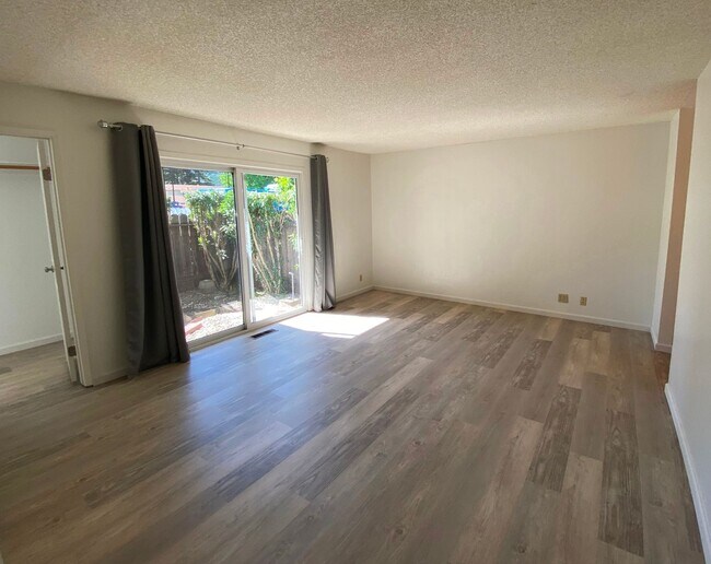 Building Photo - Coming Soon - Green Valley Home in Lovely Park-like Setting