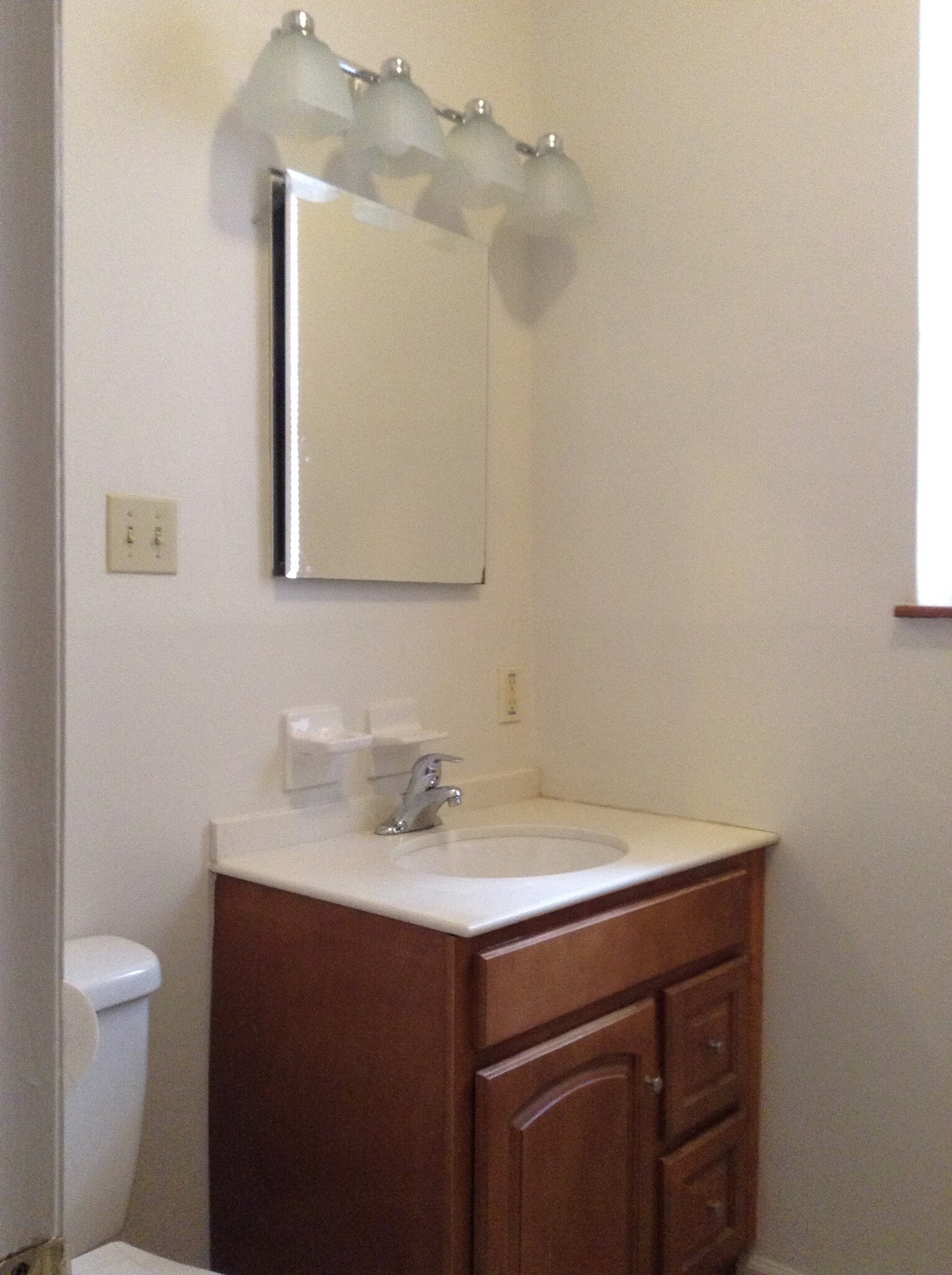 Building Photo - 3504 Vista Ave