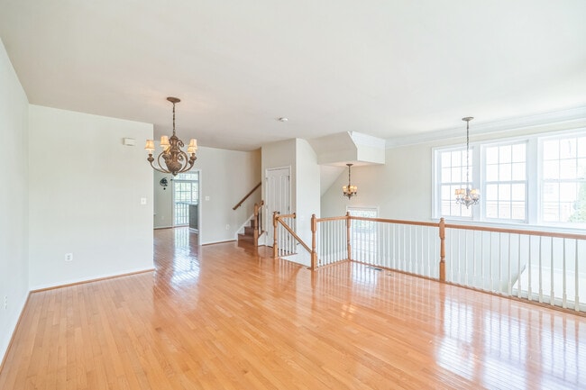 family - Room - 20808 Yeats Sq