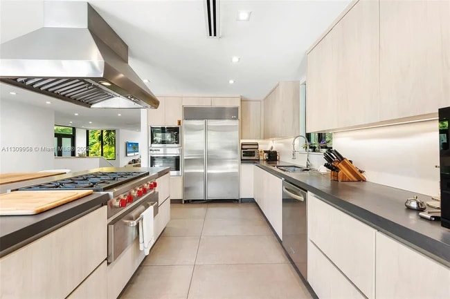 Building Photo - 2815 Regatta Ave