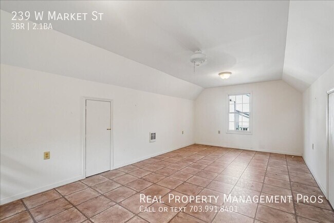 Building Photo - 239 W.Market Street