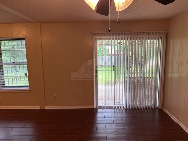 Building Photo - 1013 Kathey Dr