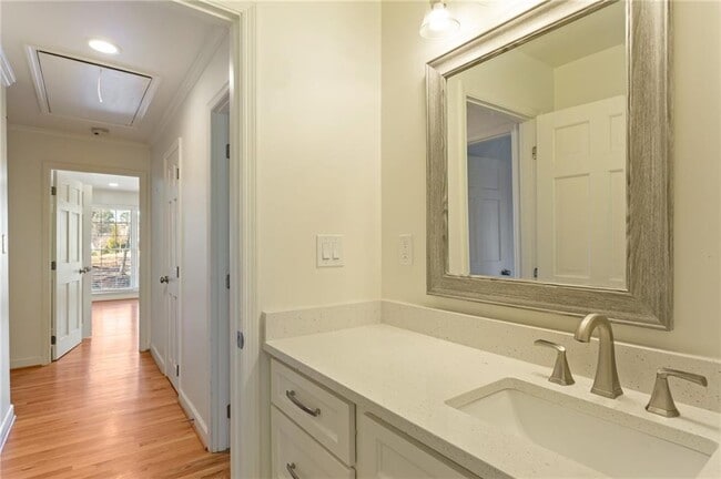 Building Photo - 3355 Pinetree Dr SE