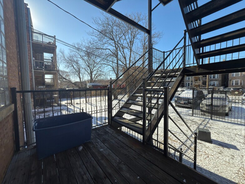 Building Photo - 5116 S Prairie Ave