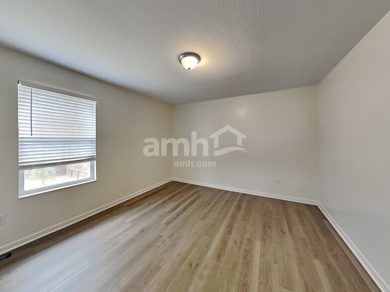 Building Photo - 9911 Codyview Dr