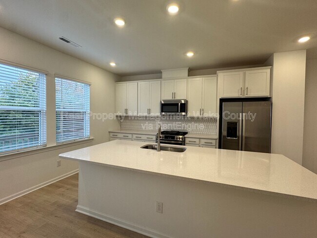 Building Photo - 416 Rowe Wy