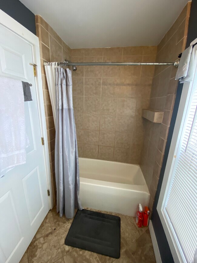 Building Photo - 68 Forest St