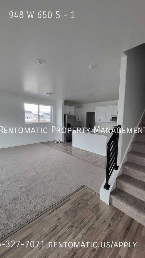 Building Photo - 948 W State Rd