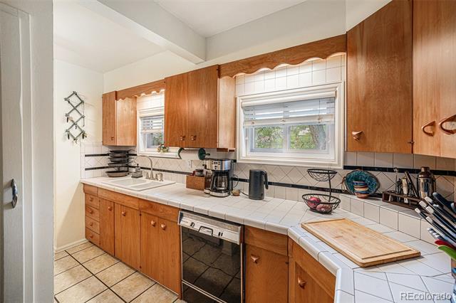 Building Photo - 895 Vance St