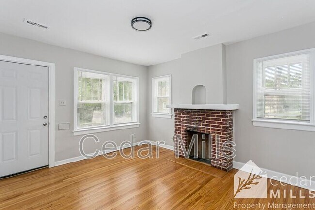 Building Photo - 405 N Hillside St