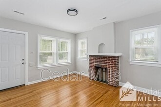 Building Photo - 405 N Hillside St