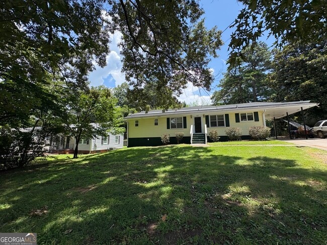 Building Photo - 2829 Maple Rd SE