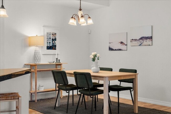 Building Photo - Beautiful 2 Bed 2 Bath Condo in Central Fo...