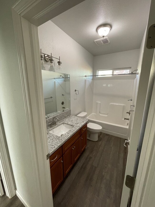 Building Photo - 2 bedroom 2 bath, With garage and fenced yard