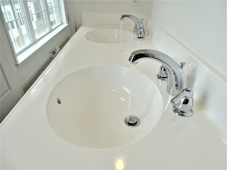 Building Photo - 320 Mayer Pl